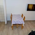 Lux Dalmatia Beachside Konukevi 3*