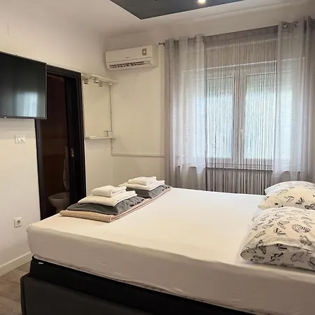 Lux Dalmatia Beachside Vendégház 3*