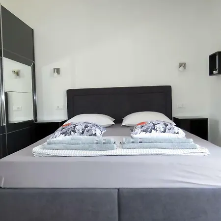 Lux Dalmatia Beachside 3*