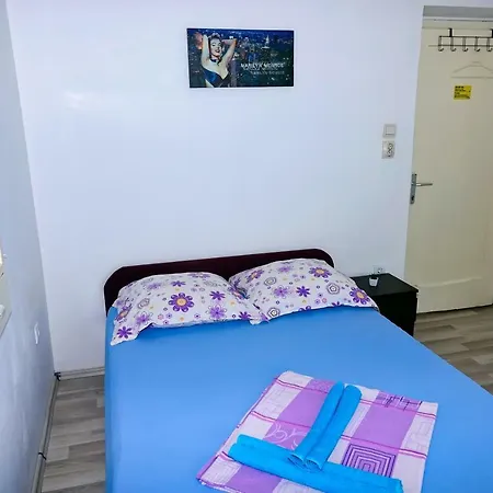 Lux Dalmatia Beachside Vendégház 3*