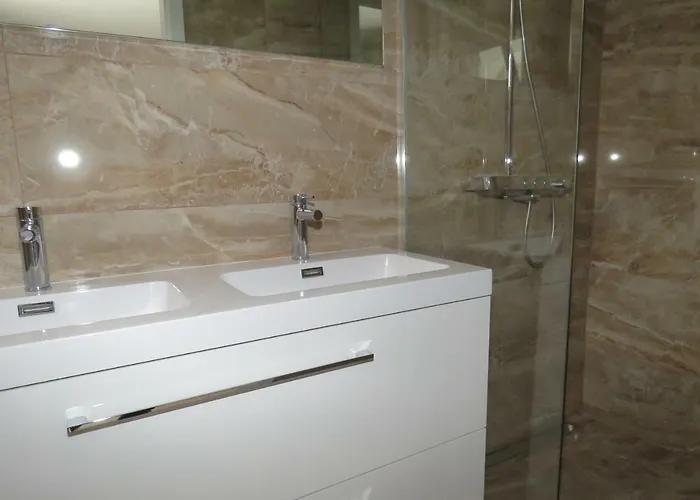 Lux Dalmatia Beachside بيت ضيافة 3*