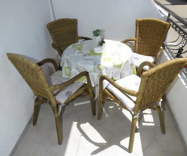 Guest house Lux Dalmatia Beachside 3*