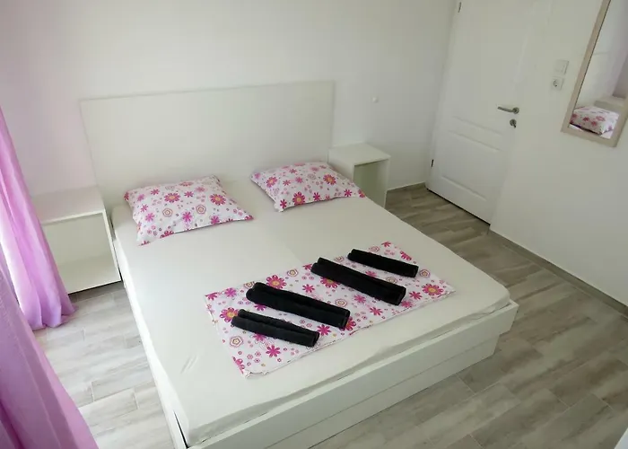 Guest house Lux Dalmatia Beachside 3*