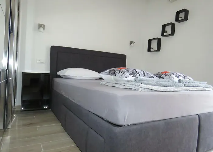 Lux Dalmatia Beachside 3* Makarska