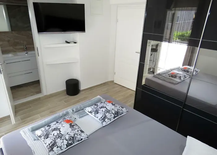 Πανσιόν Lux Dalmatia Beachside 3*